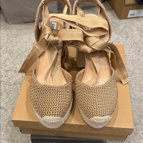 Steve Madden Tan and Cream Woven Platform Sandals - Picture 3 of 6